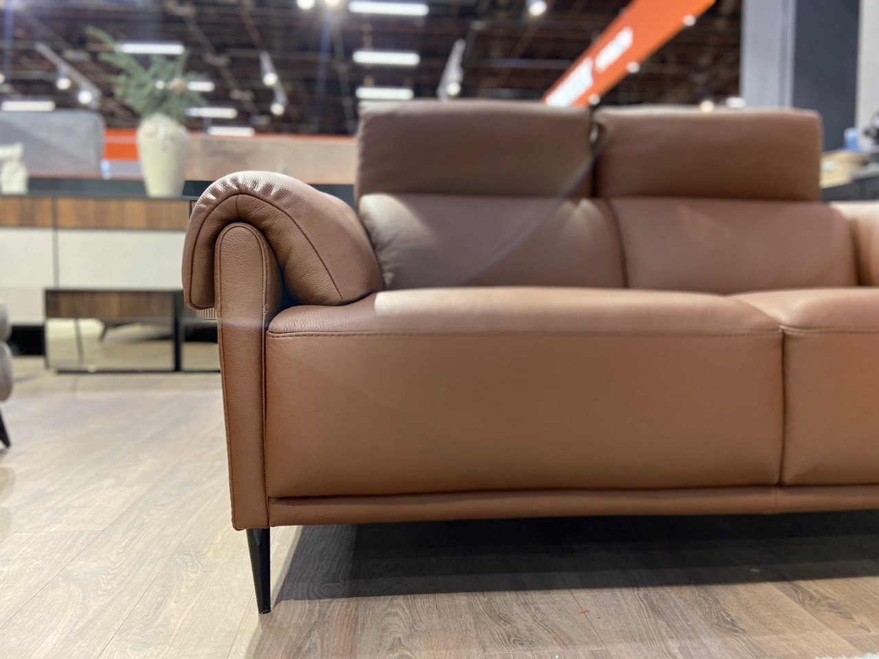Итальянский диван от NICOLETTIHOME BRAMBLE в коже — ₽, купить у официального дилера Nicolettihome