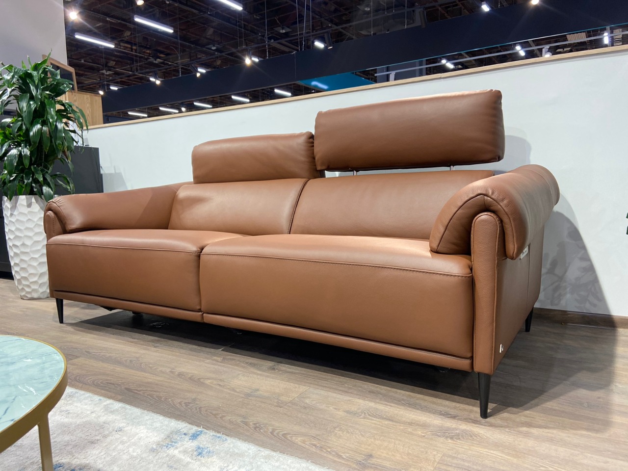 Итальянский диван от NICOLETTIHOME BRAMBLE с двумя реклайнерами — ₽, купить у официального дилера Nicolettihome